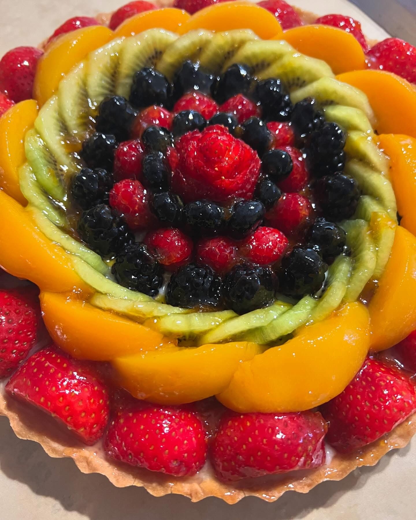 Fresh fruit tart with berries, kiwi, and peach